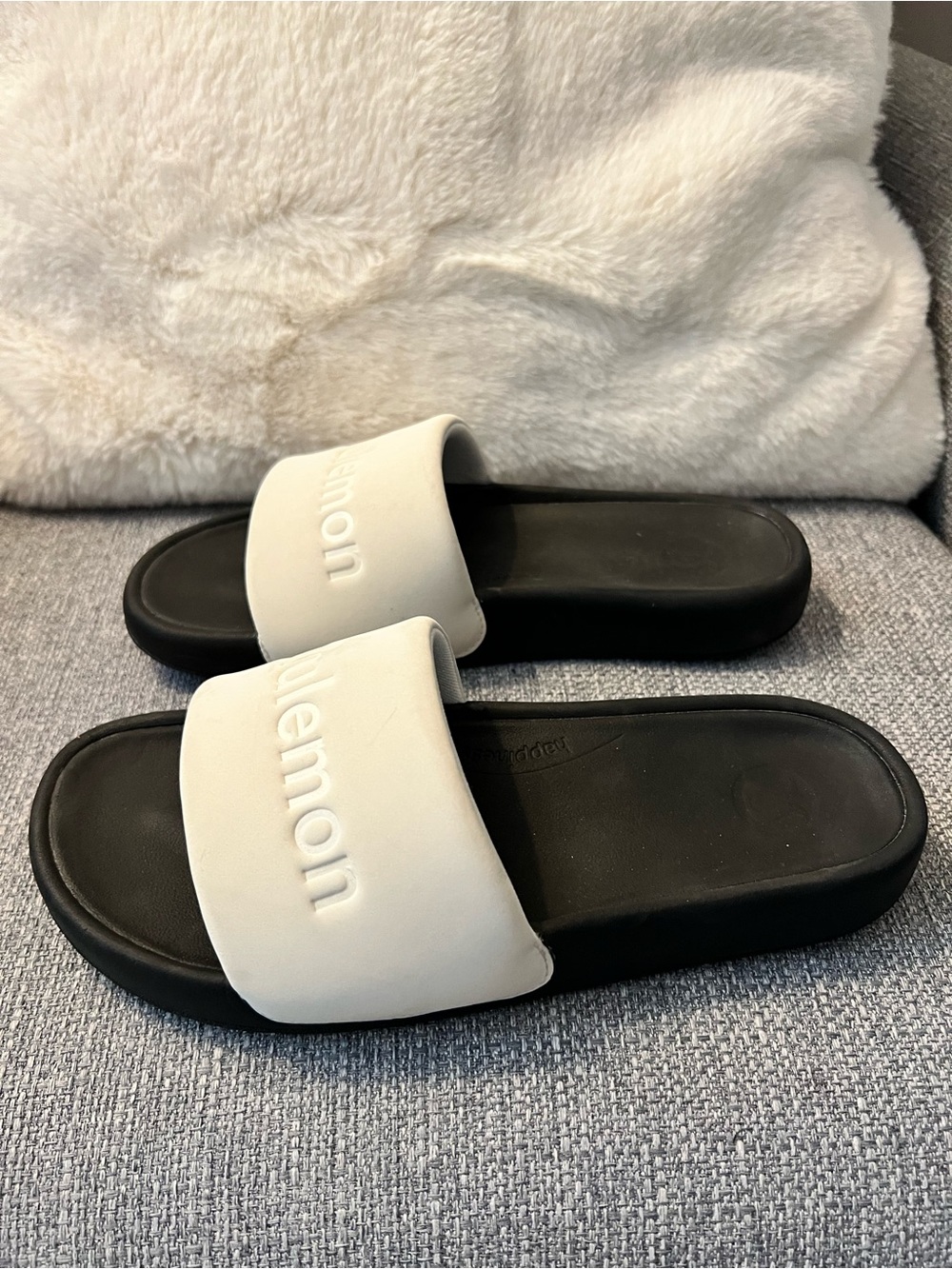Lululemon Restfeel Slide Sandals cream with with black Footbed